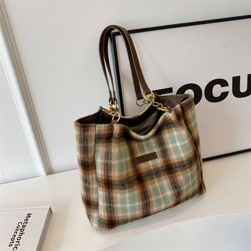 Accessoire chic : Sac Carreli™ à carreaux pour un style intemporel