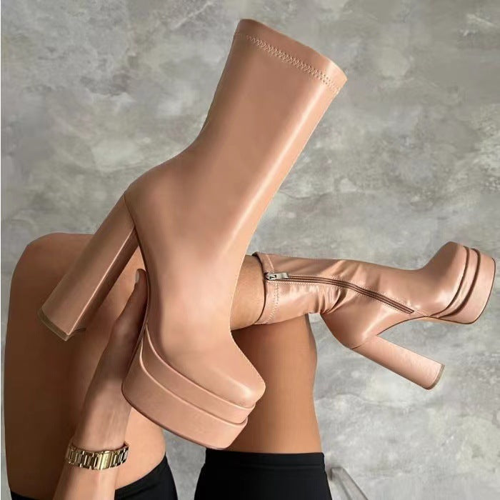 Bottines Summit Luxe™ associées à une tenue décontractée chic.