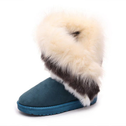Détail de la semelle antidérapante des bottes Arctic Fur™ sur terrain glissant.