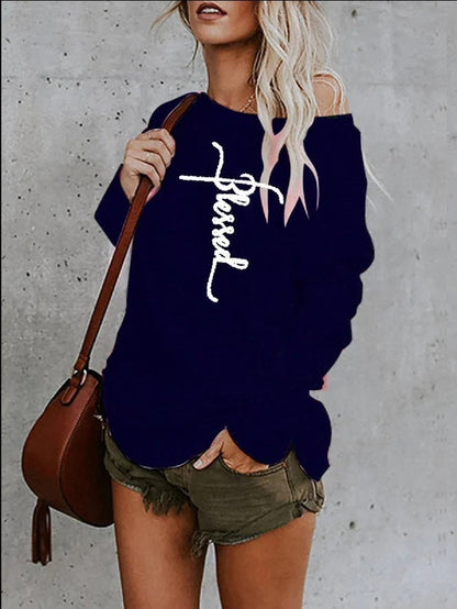 Détail du col rond classique du pull Rachel™, polyvalent et moderne.