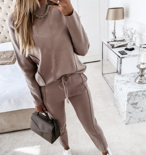 Ensemble Sofia™ 2 pièces pour femme, alliant confort et style moderne.
