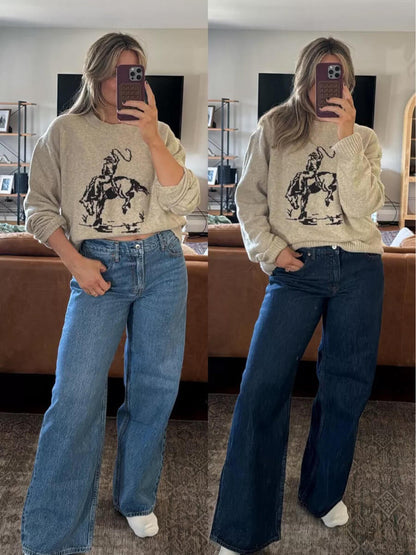 Pull KnitEase™ combiné avec une jupe pour un look élégant et décontracté.