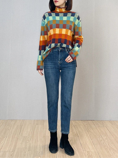 Pull Élodie™ assorti à une tenue professionnelle pour une allure élégante.
